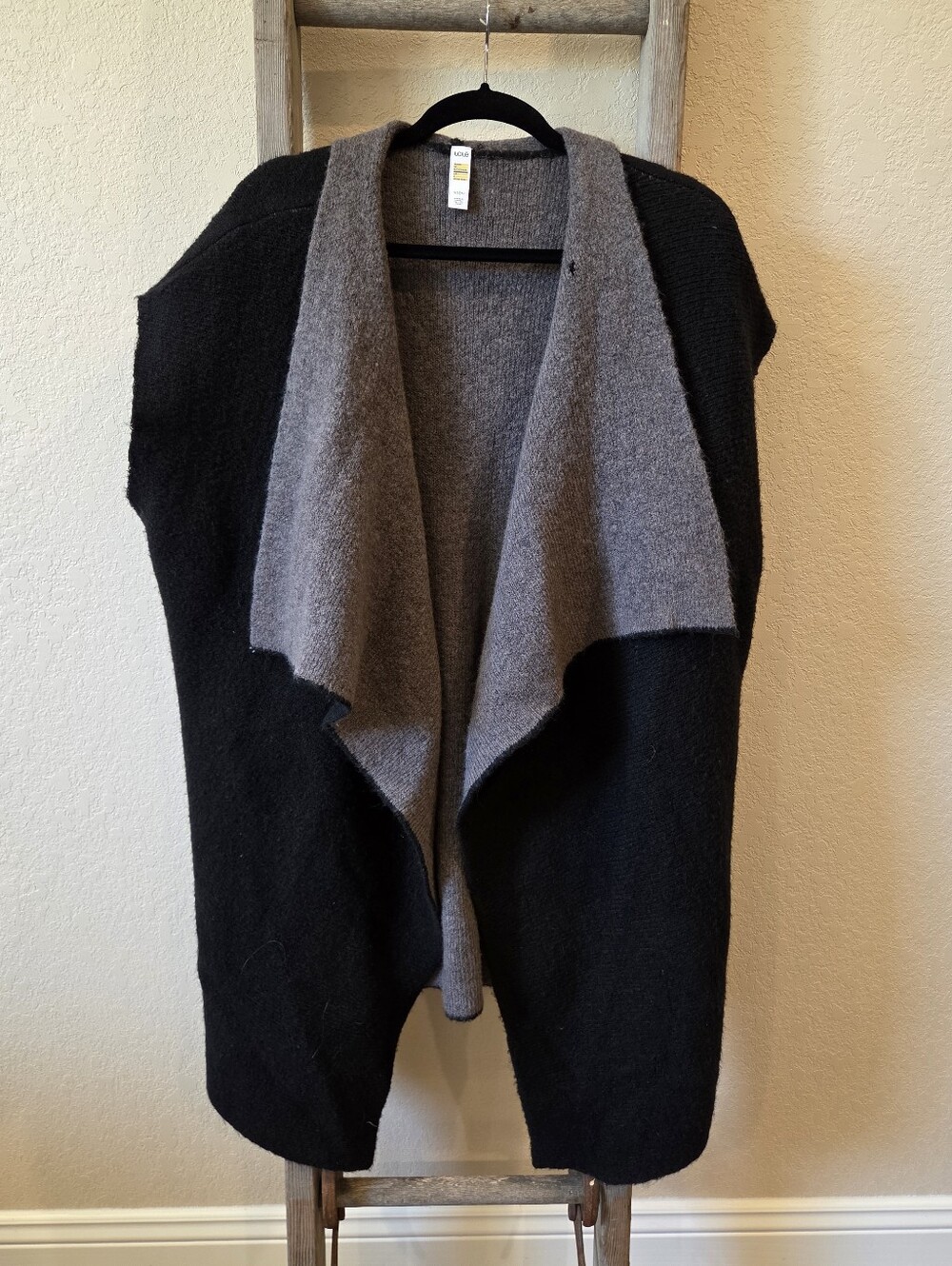 Lolë Women's Black and Gray Open-Front Draped Sweater Vest - One Size